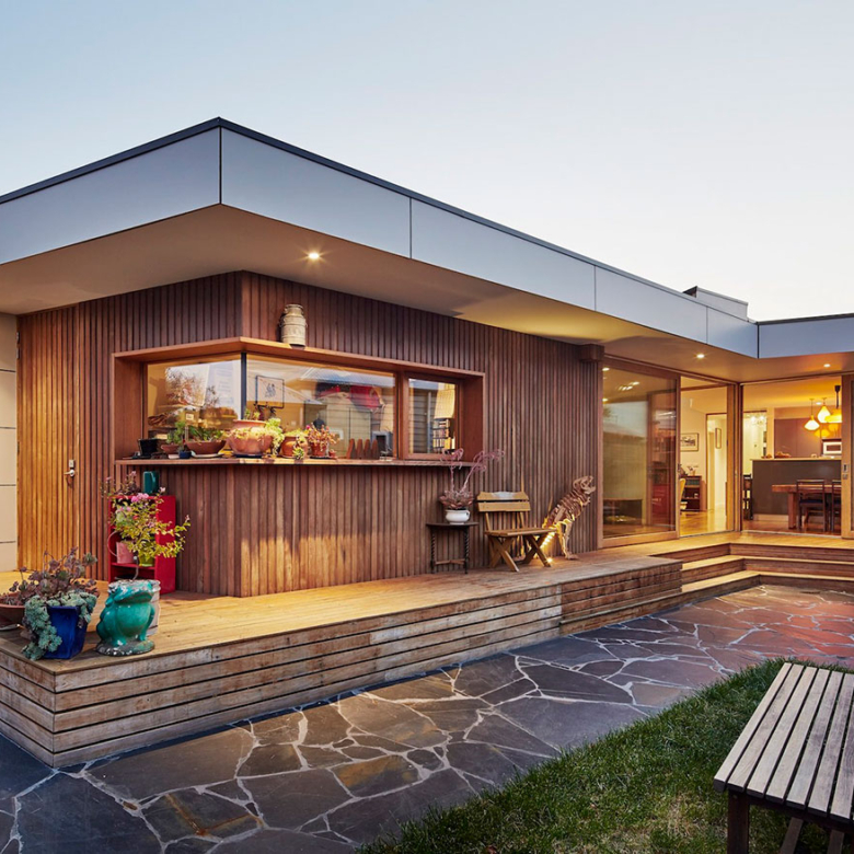 Four-bedroom house with garden